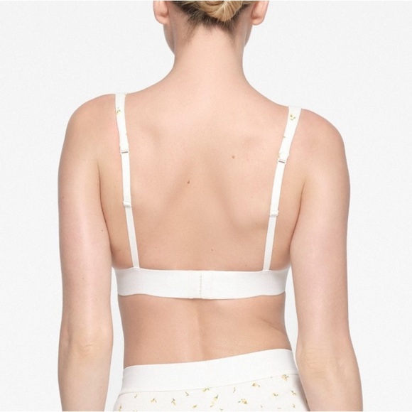 SKIMS Cream and Gold Floral Bra - Picture 6 of 12